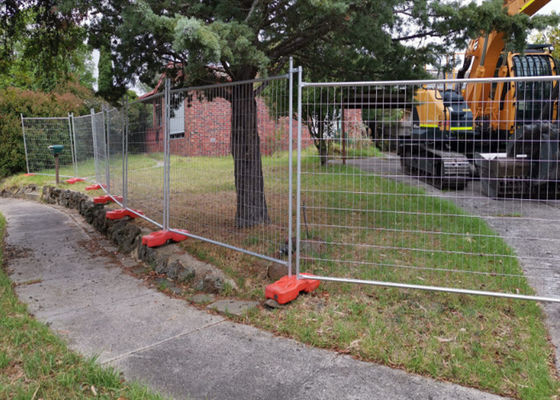 Kanada Tymczasowy Panel Ogrodzenie Przenośne Ogrodzenie 2.1 * 2.4m Do Sportów / Koncertów