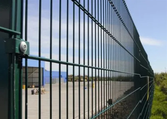 OEM Twin Wire Double Loop Wire Fencing z kwadratowym słupem 50*100mm