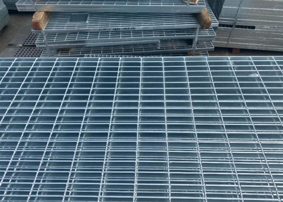 Galwanizowane stalowe kratki do chodnika Czarne / białe dla zakładu chemicznego 30 * 3mm
