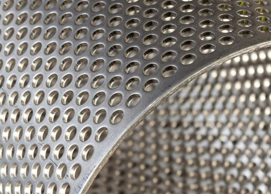 Gorąco pocenne ocynkowane przewiercone siatki drukowane szerokość 100-2000 mm OEM