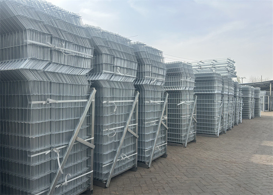Panel ogrodzenia z trójkątną siecią drutową z otworem sieciowym 50 * 200 mm dla szkoły / ogrodu