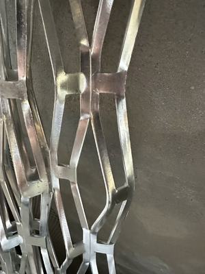 ISO 9001 ASTM E2016 Ozdobna aluminiowa siatka cięto-ciągniona do wentylacji i zastosowań niestandardowych